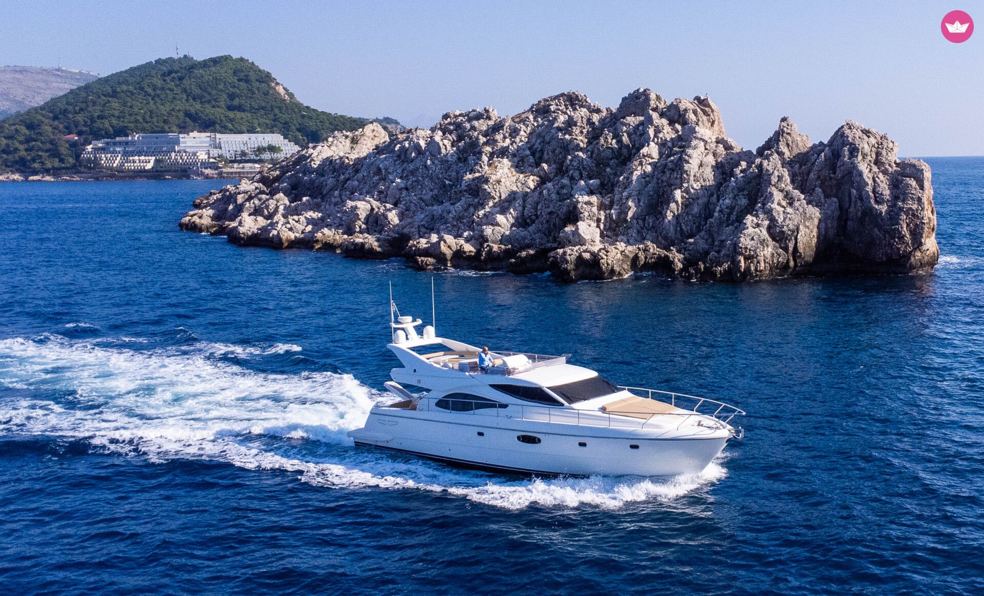 Bateau à moteur Ferretti 591 2200cv 2