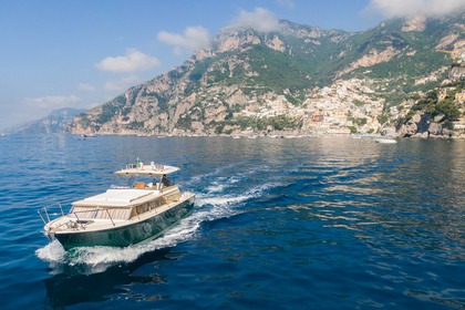 Location Bateau à moteur CHRIS CRAFT COMMANDER 31 Amalfi