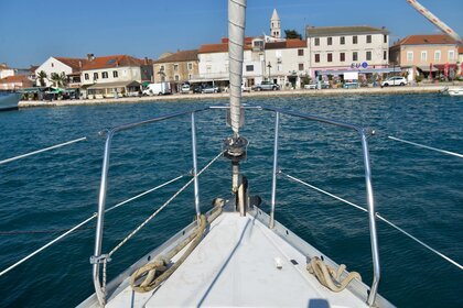 Beneteau Oceanis 323 Clipper in Marina Kornati
