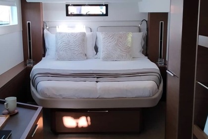 Rental Motorboat Lagoon Lagoon 46 Cascais