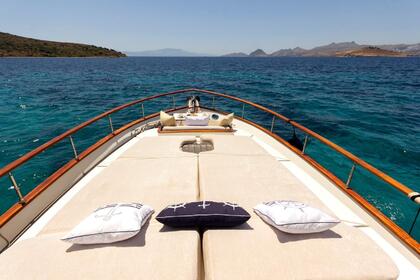 Évasion à Bodrum | Bateau Privé avec Équipage et Flybridge - Trawler