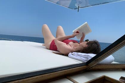 Navegue em um barco clássico de madeira pela Costa do Garraf – Skipper, combustível e extras incluídos