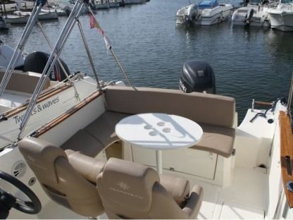 Location Bateau à moteur Jeanneau Cap Camarat 7.5 Wa Hyères